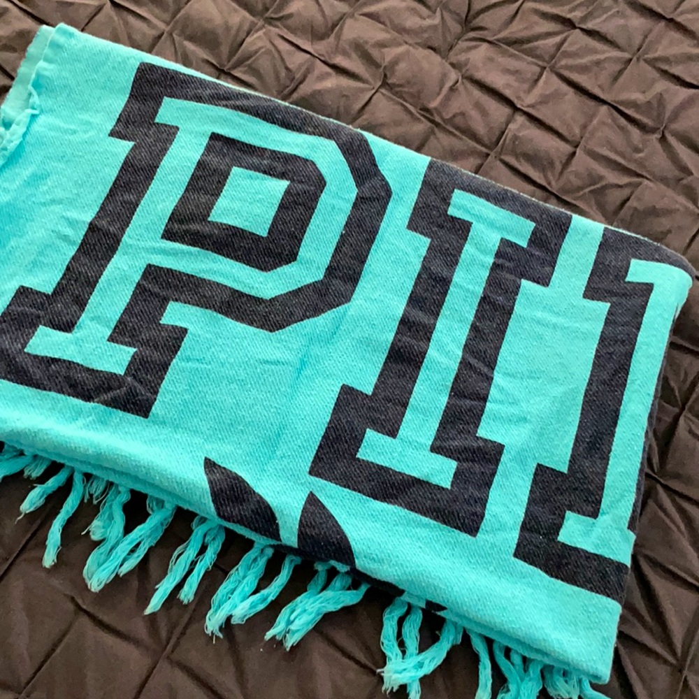PINK Lightweight Throw Blanket